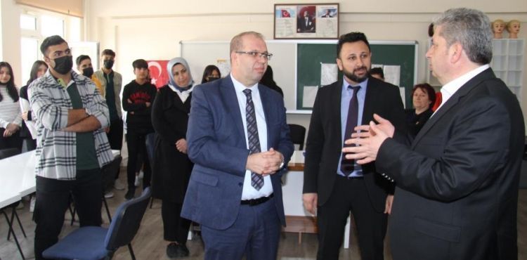Bünyan protokolü öğrencileri ziyaret etti