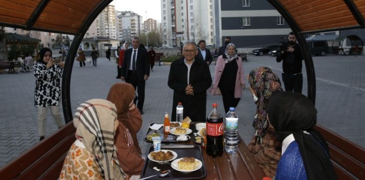 BAŞKAN BÜYÜKKILIÇ, GENÇLERİN RAMAZAN EĞLENCESİNE ORTAK OLDU