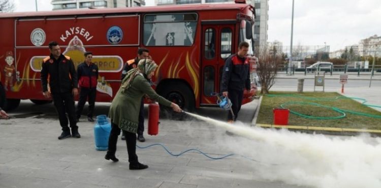 MELİKGAZİ’DE YANGIN EĞİTİMİ VERİLEREK, TATBİKAT YAPILDI