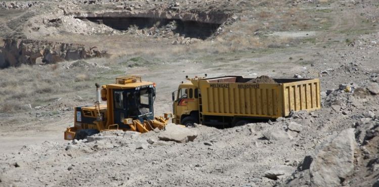 MELİKGAZİ YOL YAPIM ÇALIŞMALARINA YEŞİLYURT İLE BAŞLADI