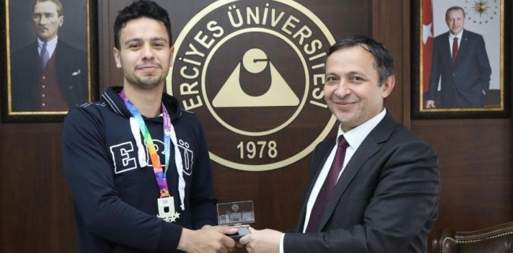 Şampiyon Basketbol Erkek Takımı Sporcularından Rektör Çalış’a ziyaret