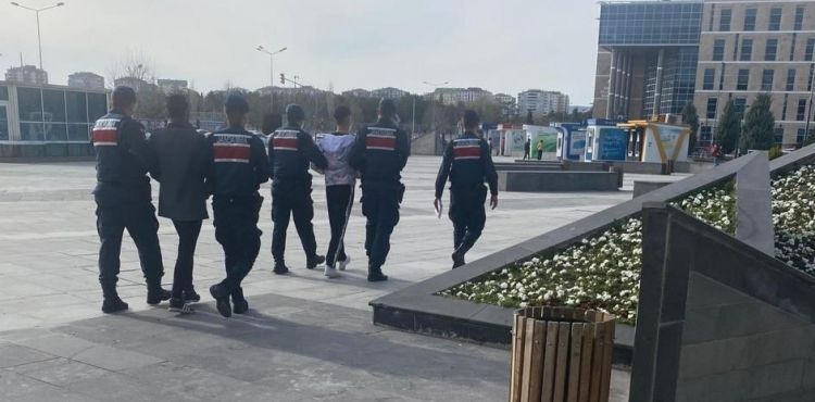 Kablo hırsızları jandarmaya yakalandı