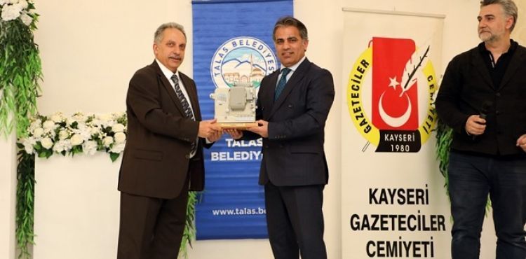 GAZETECİLERİ BULUŞTURAN İFTAR