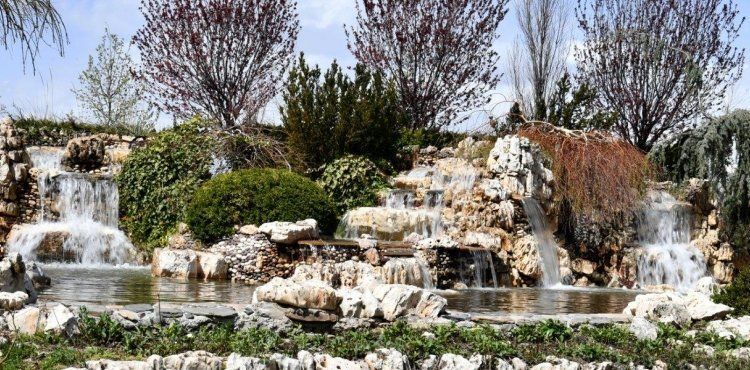 ŞEHİTLER PARKI’NDA ÇAĞLAYANLAR AKIYOR