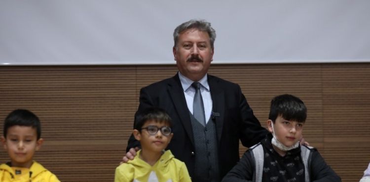MELİKGAZİ'DEN YETİM ÇOCUKLARA BİSİKLET HEDİYESİ