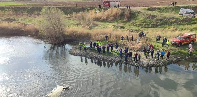 Kızılırmak Nehri’ne düşen araçta hayatını kaybedenlerin kimlikleri belli oldu