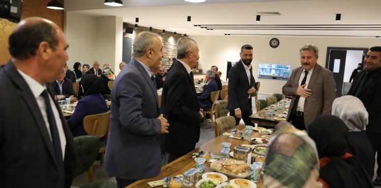BAŞKAN PALANCIOĞLU VE KAYMAKAM BÜLENT KARACAN MUHTARLARLA BİR ARAYA GELDİ