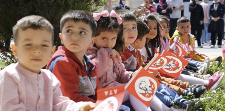 BÜYÜKŞEHİR KÜTÜPHANELERİNDE MİNİKLER DOYASIYA EĞLENDİ