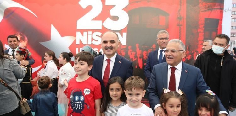 BAŞKAN BÜYÜKKILIÇ, VALİ GÜNAYDIN İLE BİRLİKTE ÇOCUKLARIN 23 NİSAN COŞKUSUNA ORTAK OLDU