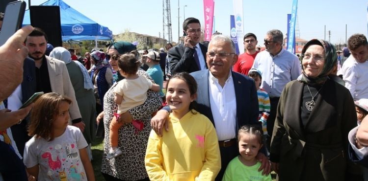 BAŞKAN BÜYÜKKILIÇ, “ÇOCUK FESTİVALİ”NE KATILDI