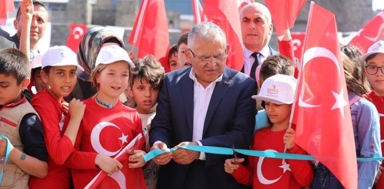 BAŞKAN BÜYÜKKILIÇ, GEÇMİŞTEN GÜNÜMÜZE ÇOCUKLAR SERGİSİ’Nİ AÇTI