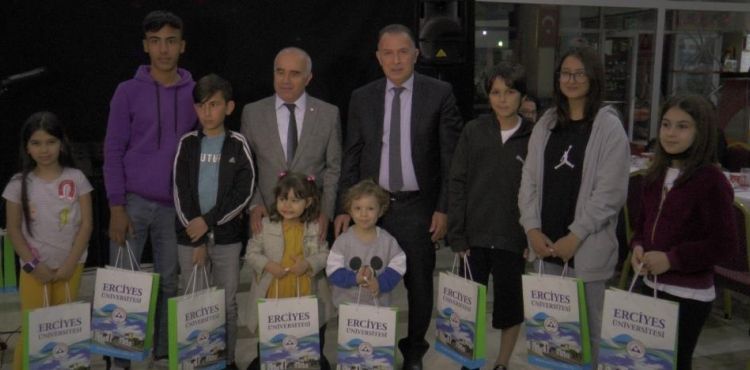 ERÜ şehit ailelerini iftarda buluşturdu