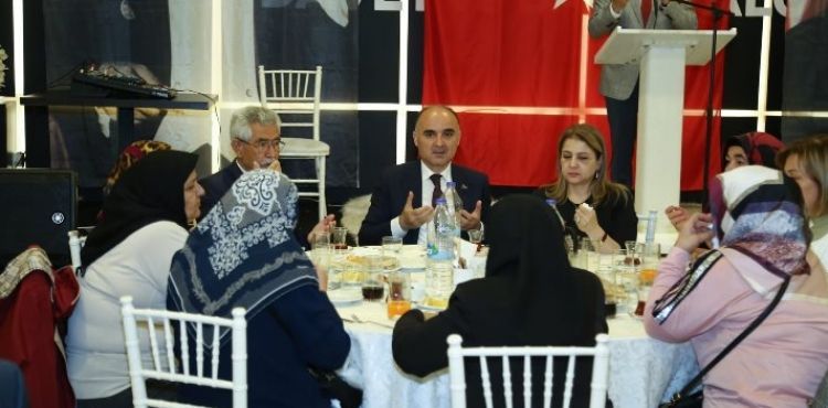 Vali Günaydın gazi aileleriyle iftar yaptı