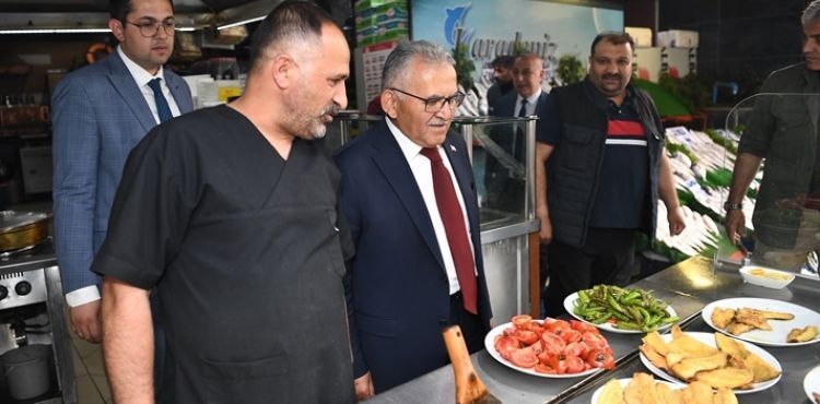 BAŞKAN BÜYÜKKILIÇ, RAMAZAN’DA DA ESNAF ZİYARETLERİNİ SÜRDÜRÜYOR