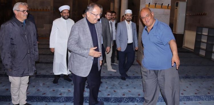 Özhaseki vatandaşlarla bayramlaştı