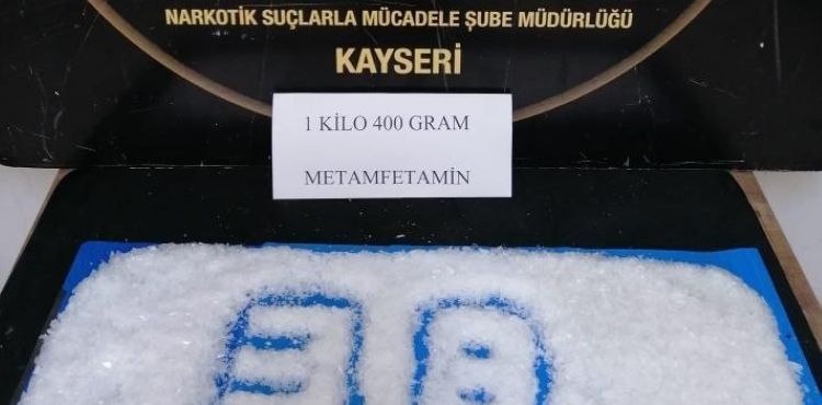Emniyet kemeri tertibatı içerisinden 1 kilo 400 gram uyuşturucu çıktı