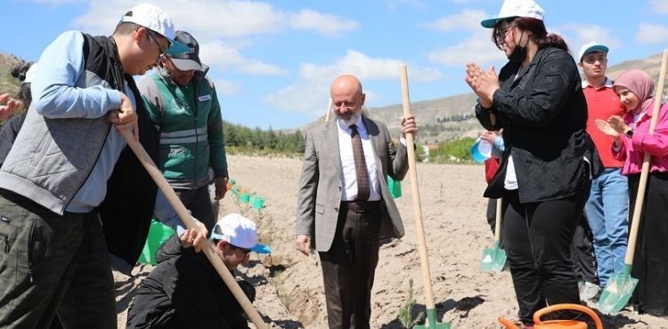 BAKAN OLAKBAYRAKDAR, ENGELLLER HAFTASINI FDANLARLA TALANDIRDI