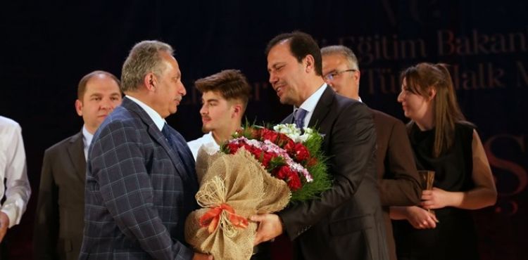 LİSELİLER YARIŞTI, HAKALMAZ COŞTURDU
