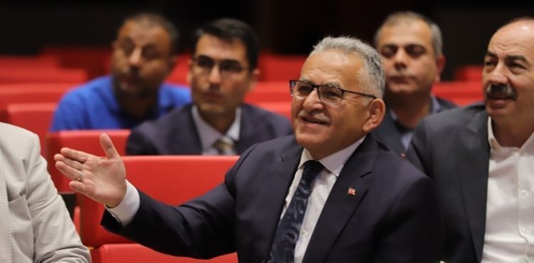 BAŞKAN BÜYÜKKILIÇ’TAN “ÇARŞI CEPHE VE ZEMİN DÜZENLEMESİ” İÇİN İSTİŞARE TOPLANTISI