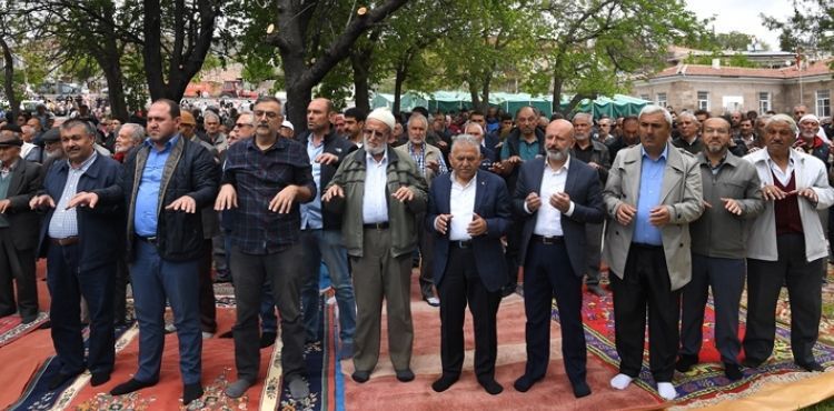 BAŞKAN BÜYÜKKILIÇ, ŞÜKÜR VE YAĞMUR DUASINA KATILDI