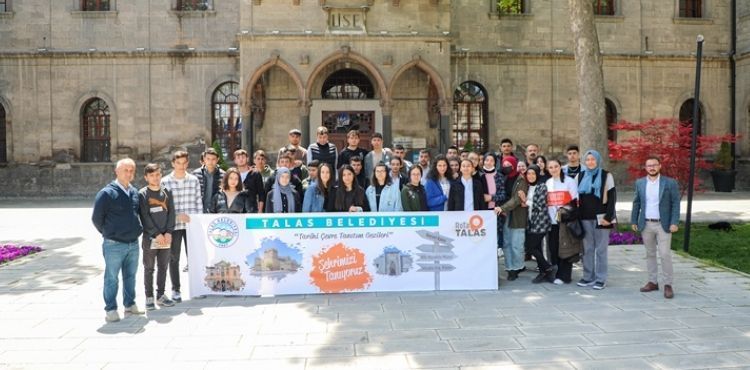 TALAS’TA ÖĞRENCİLER HEM GEZİYOR HEM ÖĞRENİYOR