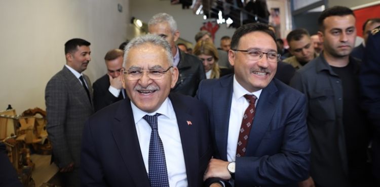 BAŞKAN BÜYÜKKILIÇ, VALİ ÇİÇEK İLE 19 MAYIS KUTLAMALARINA KATILDI