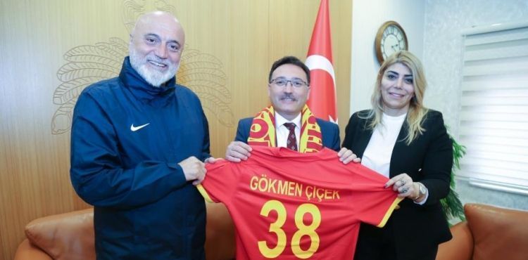 Kayseri Valisi'ne Kayserispor formas