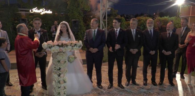 Ensari ailesinin mutlu günü