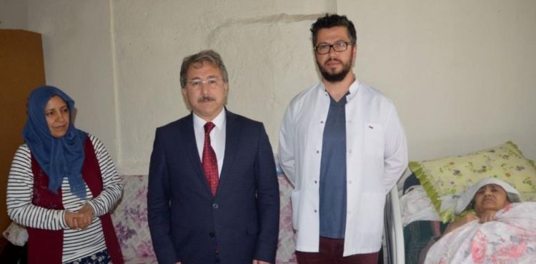 İhtiyaç sahibi hastalara motorlu hasta yatağı ulaştırılıyor