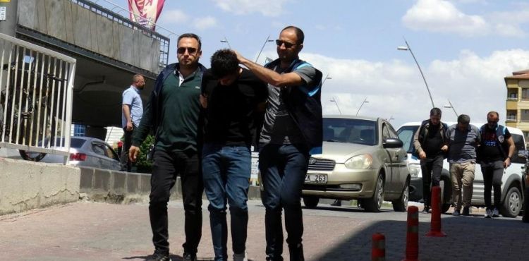 Ticari taksi şoförünü öldüren şahıs ve babası adliyeye sevk edildi