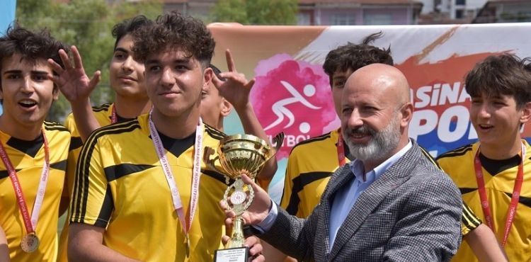 KOCASİNAN İMZALI SPOR FESTİVALİ’NDE ÖDÜLLER SAHİPLERİNİ BULDU