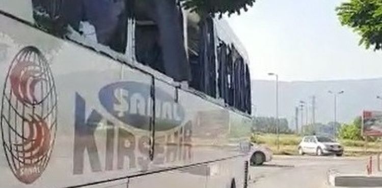 Kayserispor taraftarını taşıyan otobüslere taşlı saldırı