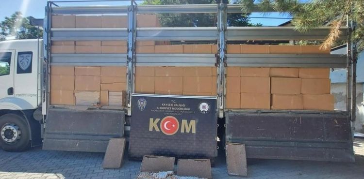 Kayseri'de piyasa değeri 5 milyon TL olan 3.5 milyon dal makaron ele geçirildi