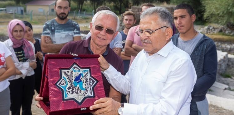 BÜYÜKŞEHİR, KEYKUBADİYE SARAYI’NDA ÇIKAN ESERLERİ SERGİLEYECEK