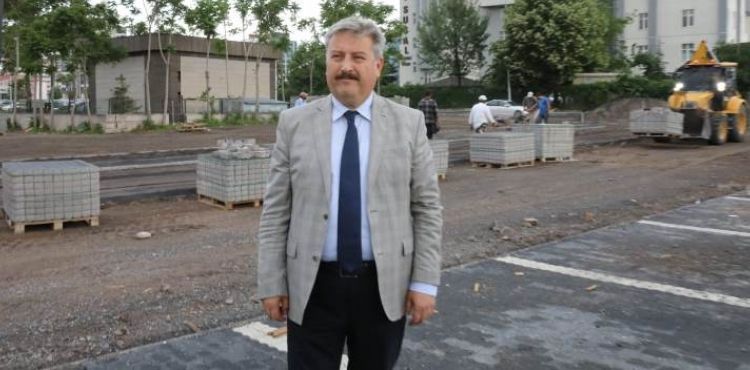“ŞEHRİN MERKEZİNDE HUMMALI ÇALIŞMA DEVAM EDİYOR”