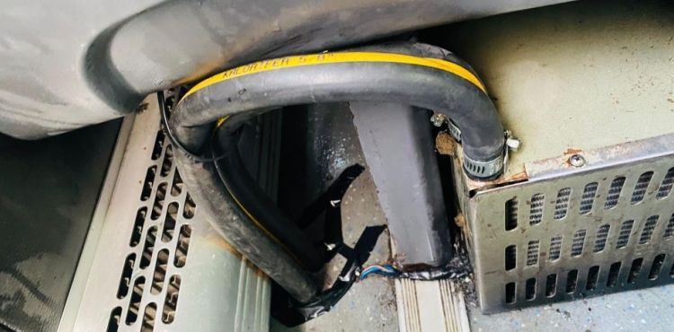 Minibüsün buhar borusu delindi: 4 yaralı