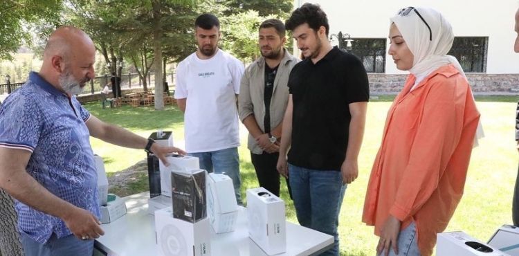 BAŞKAN ÇOLAKBAYRAKDAR’DAN YERLİ VE MİLLİ ÜRETİM İÇİN GENÇLERE TAM DESTEK