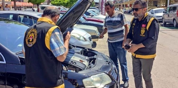 Oto pazarı ve galericiler denetlendi