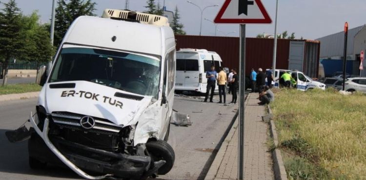 İşçi servisleri çarpıştı: 7 yaralı