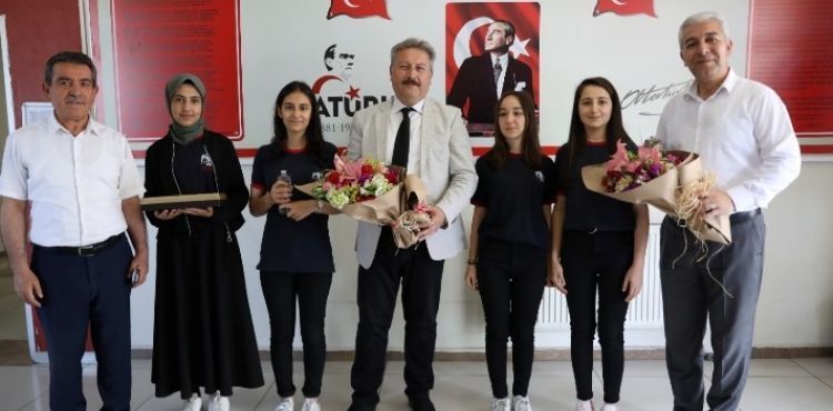 BAŞKAN PALANCIOĞLU'NDAN ÖĞRENCİLERE ALTIN ÖĞÜTLER