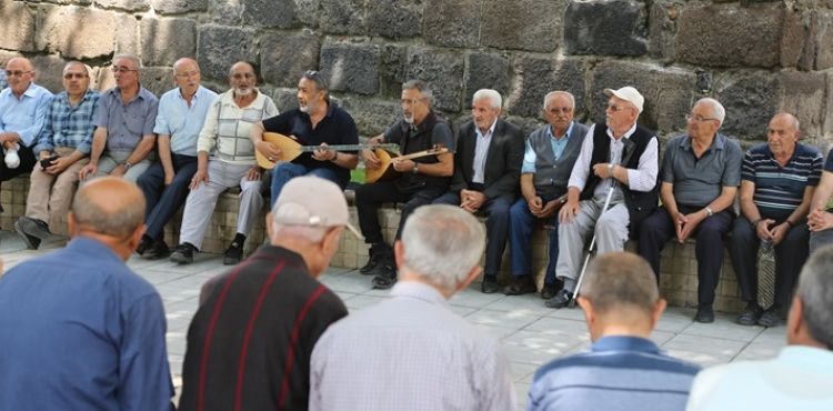 BÜYÜKŞEHİR’İN ULU ÇINARLARINDAN MEYDANDA KONSER
