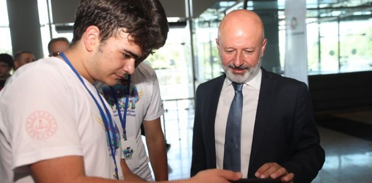 SINIR TANIMAYAN TEKNOLOJİ FESTİVALİ ‘KOCAFEST’TE GENÇLERİN HAYALLERİ GERÇEKLEŞİYOR