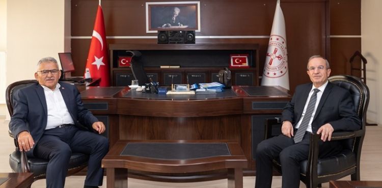 BAŞKAN BÜYÜKKILIÇ’A “EN ÇOK İSTİHDAM VE EN ÇOK KADIN İSTİHDAMI” PLAKETİ