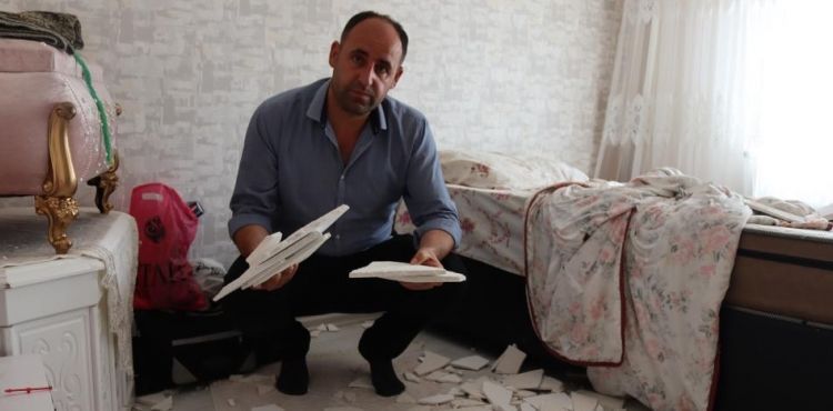 Evleri başlarına yıkıldı, o anlar kameraya yansıdı