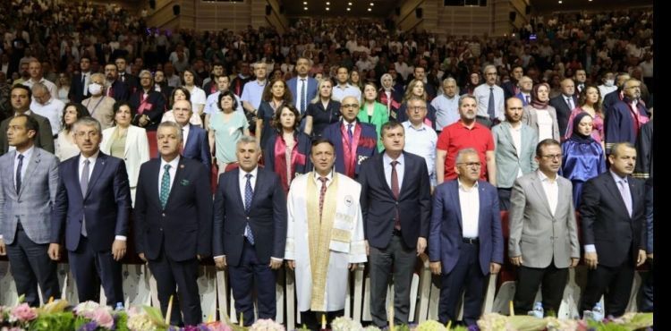 ERÜ Tıp Fakültesi 48. dönem mezunlarını verdi