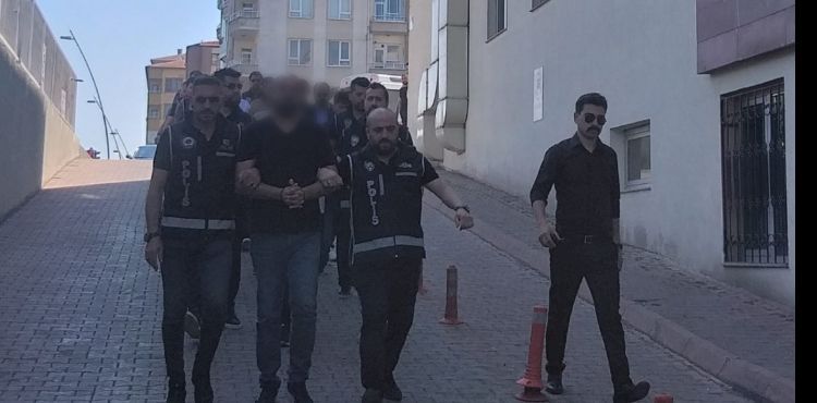 Mali polisler 8 ay takip etti, vatandaşları 100 milyon TL dolandıran 9 kişi yakalandı