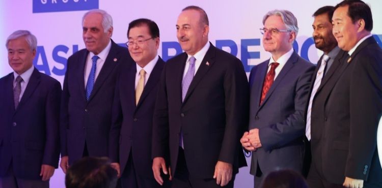 Bakan Çavuşoğlu, Prag'da 4. Asya-Avrupa Siyasi Forumu'na katıldı