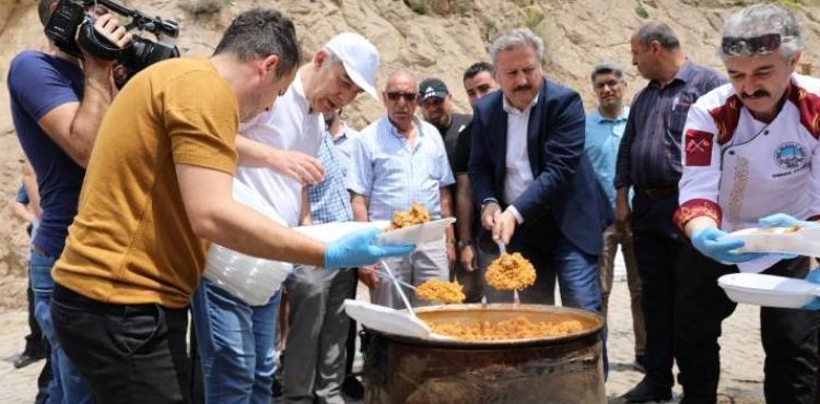 644. MİMARSİNAN EVLİYALAR GÜNÜ VE PİLAV ETKİNLİĞİNE YOĞUN İLGİ