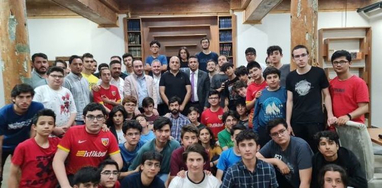 BÜYÜKŞEHİR’İN GENÇLİK MERKEZİ’NDE ‘TECRÜBE PAYLAŞIM ETKİNLİKLERİ’ SÜRÜYOR