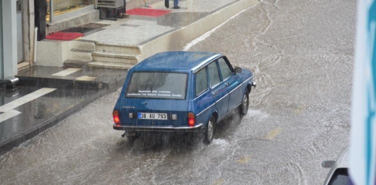Kayseri'de yağış etkili oldu